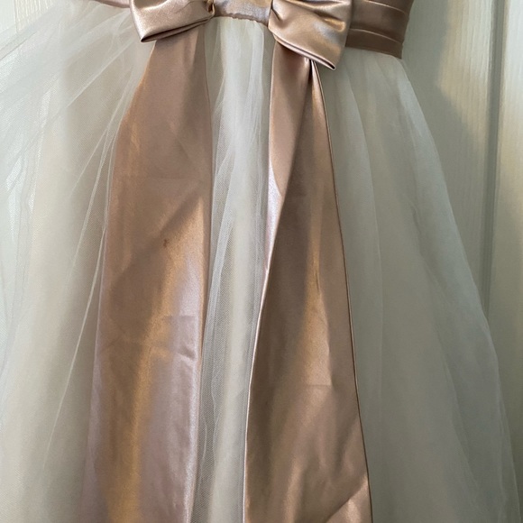 CHANTILLY PLACE - CREAM & LACE DRESS - Picture 7 of 8